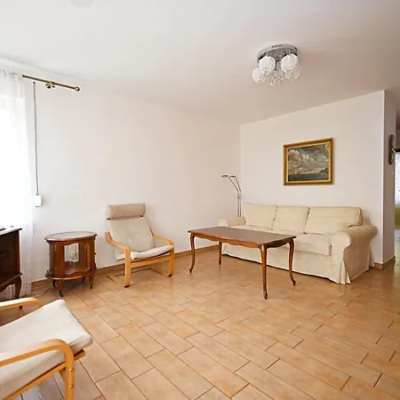 Victus Traditional With Balcony In By Renters *