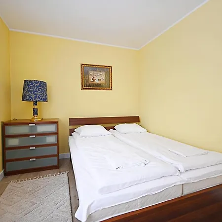 Victus Traditional With Balcony In By Renters *