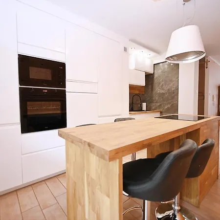 Appartement Victus Traditional With Balcony In By Renters *